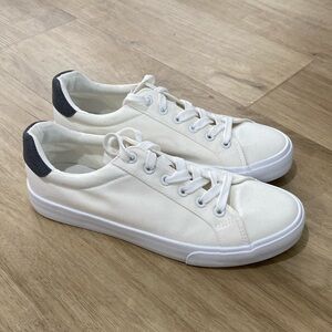 NEW Men’s Lace Up Canvas Sneakers